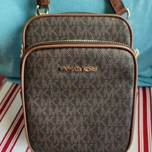 MK cross body